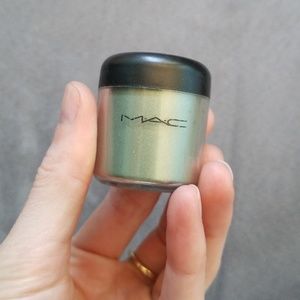 Mac pigment